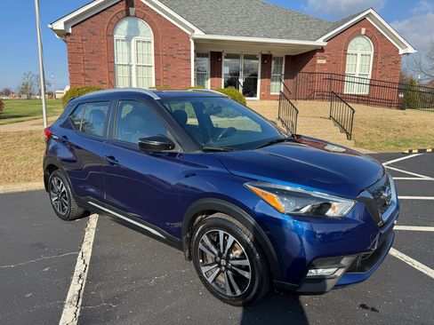 Used 2019 Nissan Kicks SR image 12