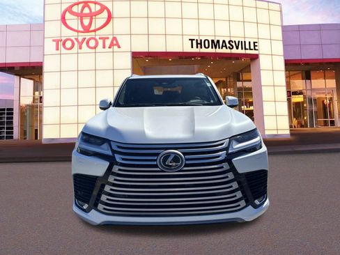 Used 2025 Lexus LX 600 4WD w/ Premium Package image 2