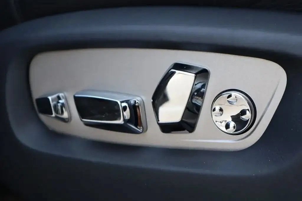 Used 2017 Rolls-Royce Ghost RWD image 19