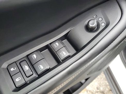 Used 2023 Jeep Grand Cherokee Limited image 15