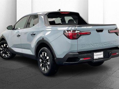 Certified 2025 Hyundai Santa Cruz SE image 9
