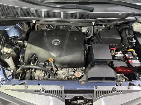 Used 2020 Toyota Sienna XLE AWD/4WD image 11