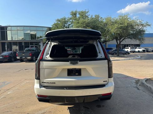 Used 2022 Cadillac Escalade Sport Platinum w/ LPO, ONYX Package AWD/4WD image 10