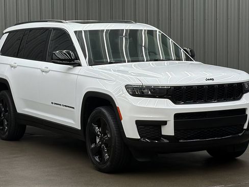 Used 2024 Jeep Grand Cherokee L Altitude AWD/4WD image 7