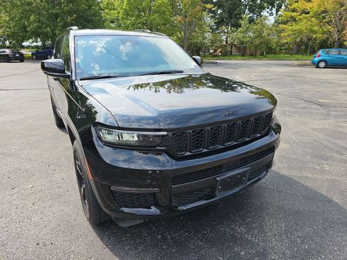 Used 2023 Jeep Grand Cherokee L Limited w/ Black Appearance Package AWD/4WD image 8