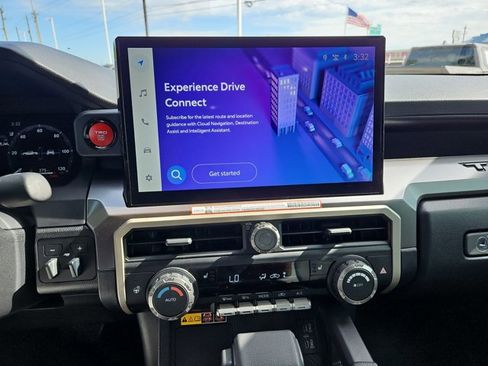 Used 2025 Toyota Tacoma TRD Off-Road image 15