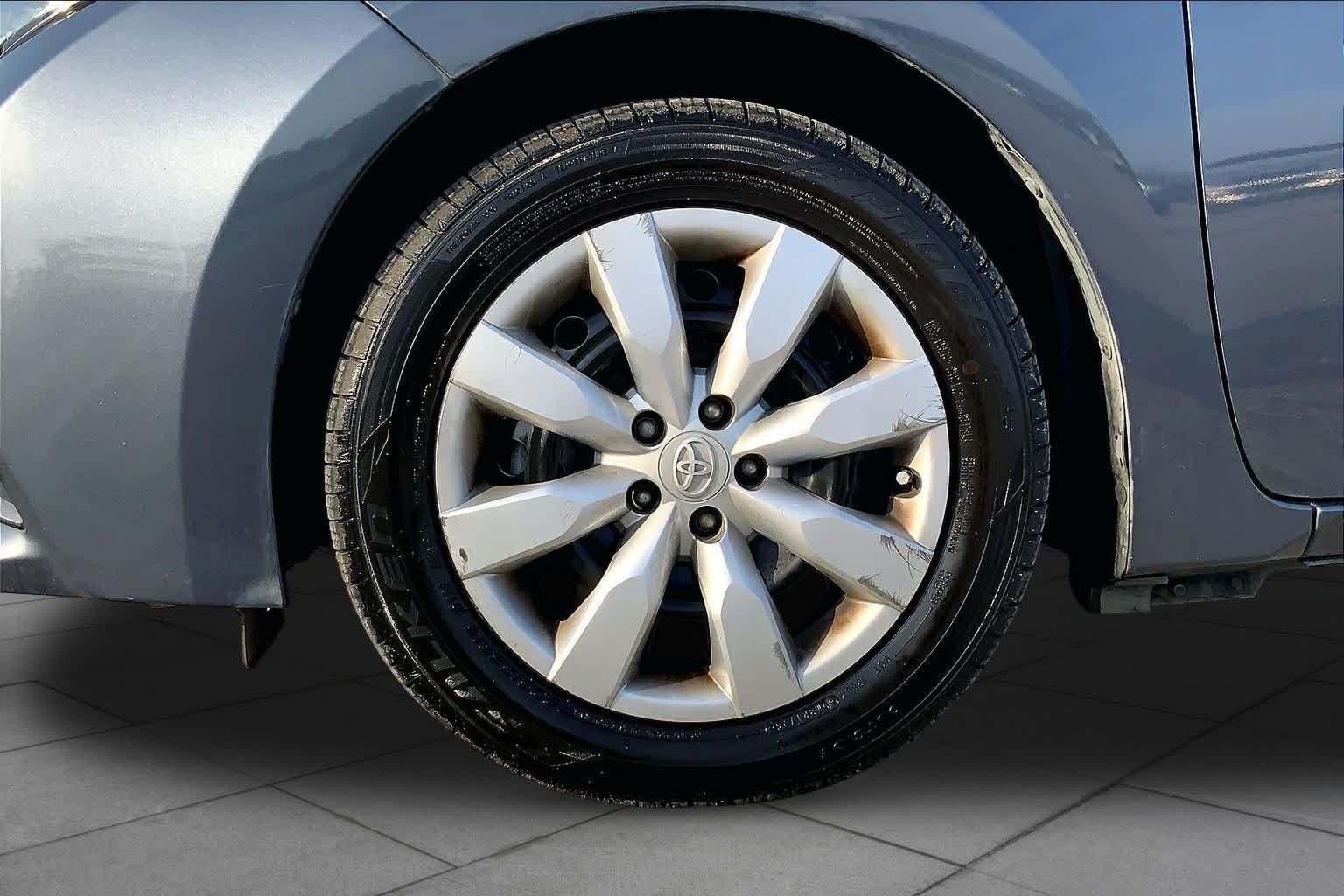 Used 2015 Toyota Corolla LE FWD image 11