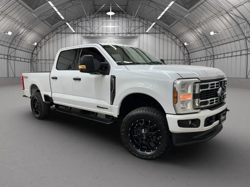 Used 2024 Ford F250 XLT w/ FX4 Off-Road Package AWD/4WD image 8