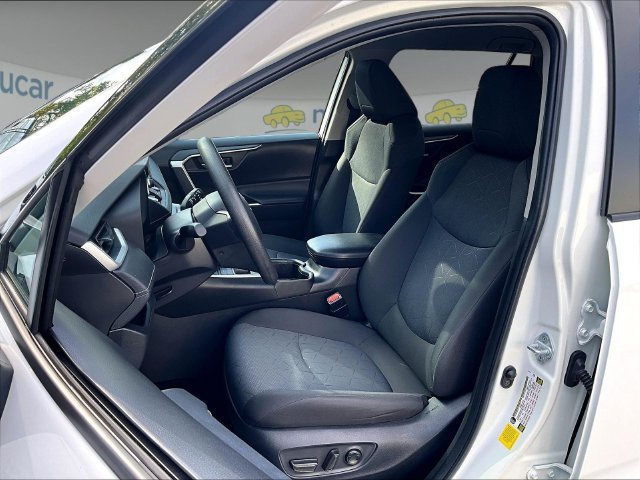 Used 2025 Toyota RAV4 XLE AWD/4WD image 20