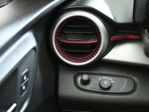 Used 2024 Chevrolet Trax RS FWD image 18