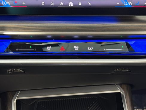 Used 2024 BMW i7 eDrive50 w/ M Sport Package image 32