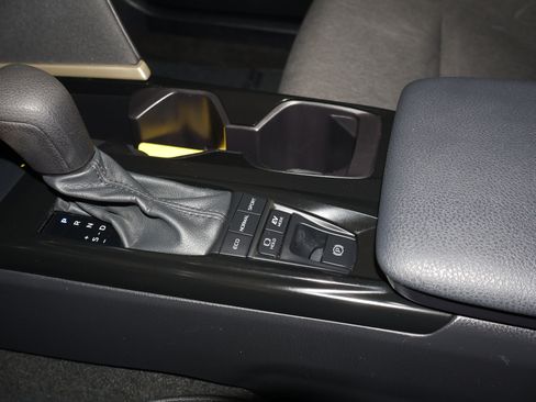 Used 2025 Toyota Camry LE image 31