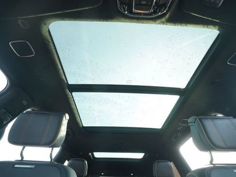 Used 2022 Jeep Grand Wagoneer Series III image 12