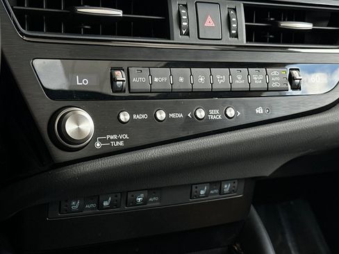 Used 2025 Lexus ES 300h w/ Premium Package FWD image 24