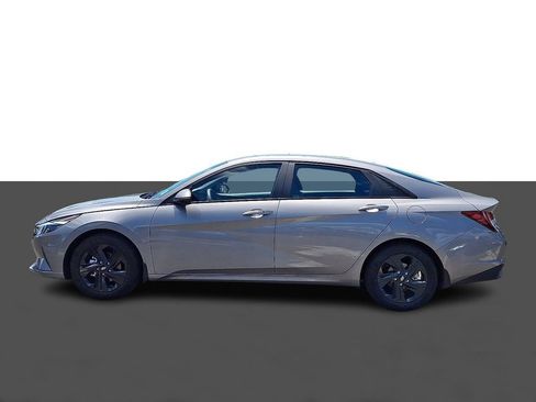 Used 2023 Hyundai Elantra SEL FWD image 4