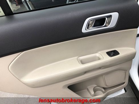 Used 2015 Ford Explorer XLT image 16