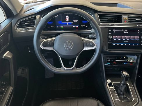 Used 2022 Volkswagen Tiguan SE FWD image 14