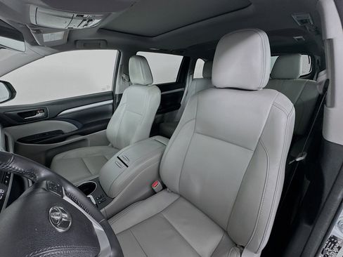 Used 2017 Toyota Highlander XLE image 21