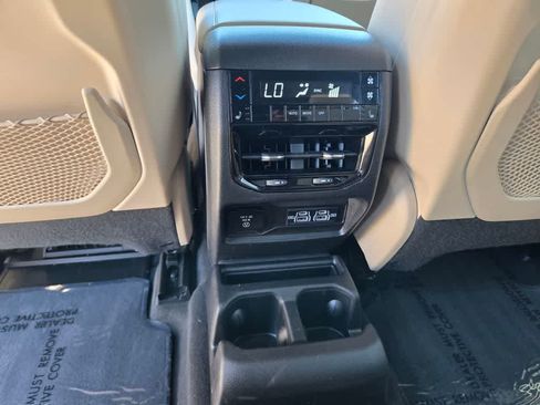 Used 2023 Jeep Grand Cherokee L Limited w/ Rear Seat Video Group I AWD/4WD image 13