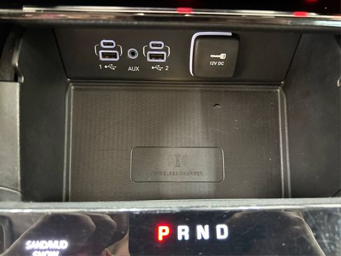 Used 2023 Jeep Grand Cherokee Limited w/ Luxury Tech Group II AWD/4WD image 34