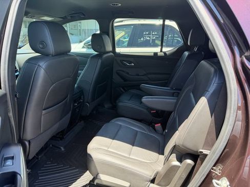Used 2022 Chevrolet Traverse LT FWD image 12
