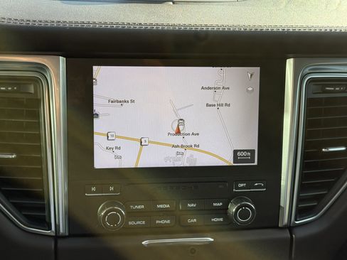 Used 2018 Porsche Macan Turbo image 17