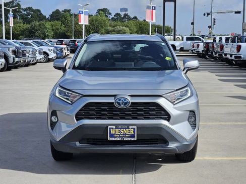 Used 2021 Toyota RAV4 XLE w/ Convenience Package AWD/4WD image 2