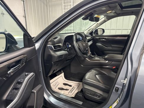 Used 2021 Toyota Highlander Limited AWD/4WD image 21
