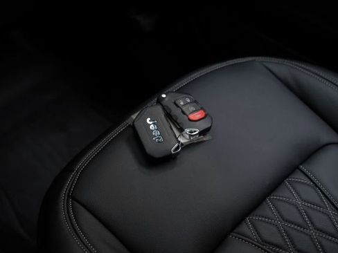 Used 2025 Jeep Gladiator Rubicon w/ Safety Group image 90