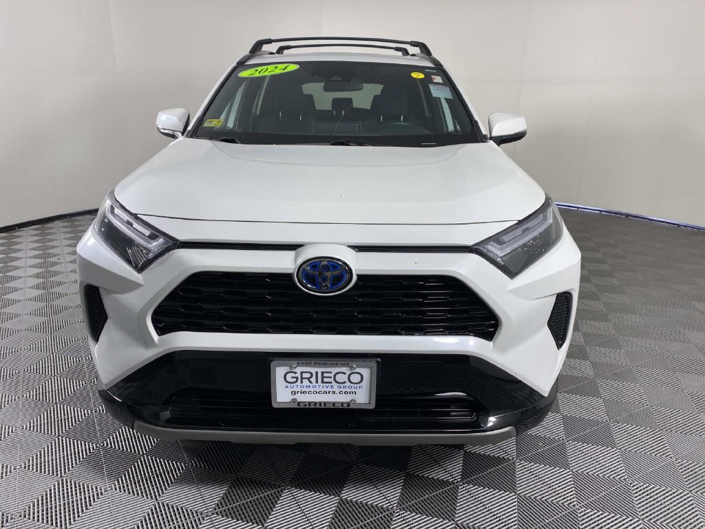 Used 2024 Toyota RAV4 SE w/ Convenience Package AWD/4WD image 3