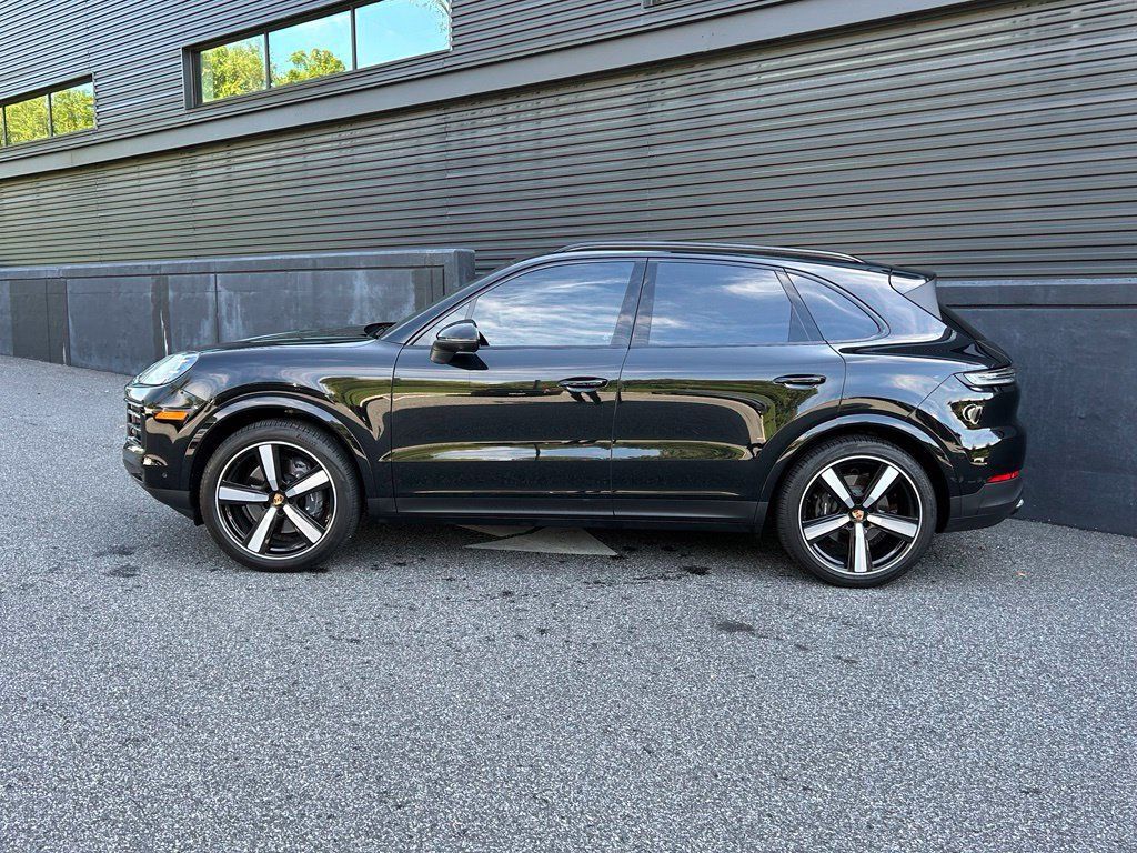 Certified 2025 Porsche Cayenne AWD/4WD image 2