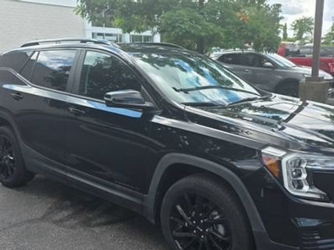 Used 2023 GMC Terrain SLE w/ Driver Convenience Package AWD/4WD image 4