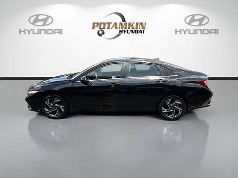 Certified 2025 Hyundai Elantra SEL FWD image 8