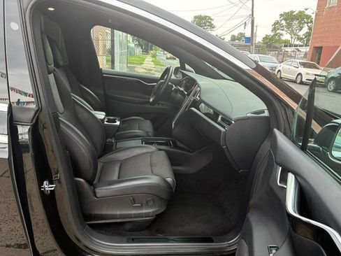Used 2018 Tesla Model X 75D AWD/4WD image 16