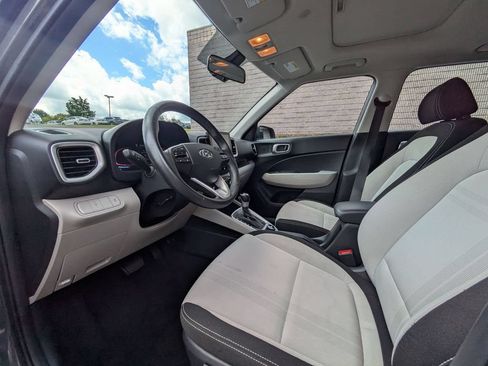 Used 2025 Hyundai Venue SEL FWD image 15