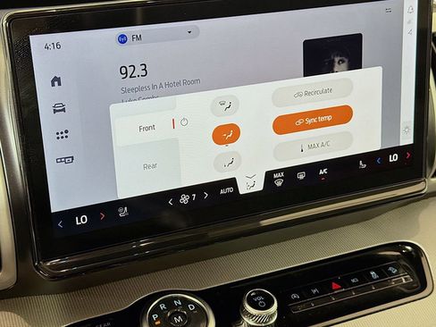 Used 2025 Ford Expedition Active image 36