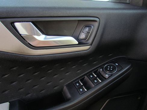 Used 2020 Ford Escape SE image 27