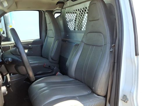 Used 2017 Chevrolet Express 2500 RWD image 18