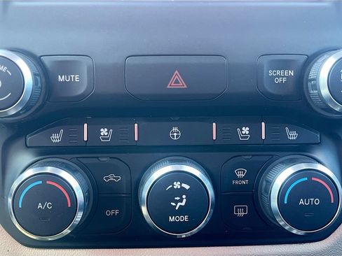 Used 2022 RAM 1500 Laramie AWD/4WD image 19