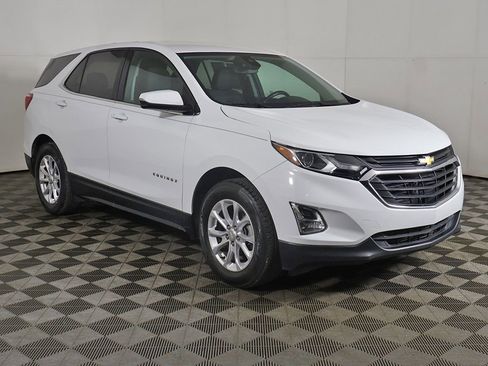 Used 2019 Chevrolet Equinox LT w/ Driver Convenience Package FWD image 2
