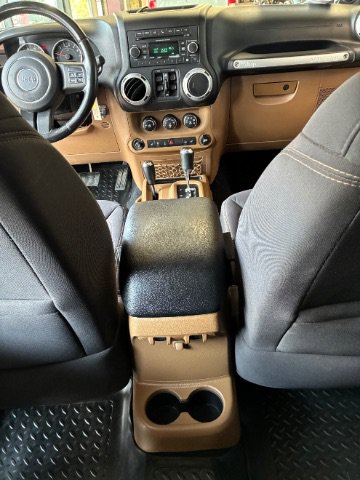 Used 2013 Jeep Wrangler Unlimited Sahara w/ Connectivity Group AWD/4WD image 34