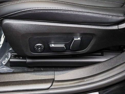 Used 2025 BMW 330i Sedan w/ Premium Package image 22