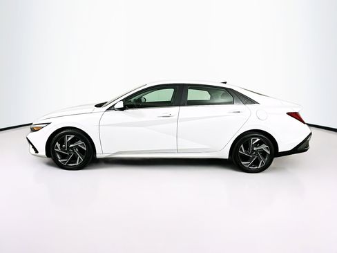 Used 2025 Hyundai Elantra SEL FWD image 4