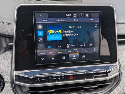 Used 2025 Jeep Compass Latitude image 25