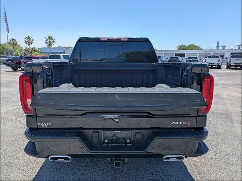 Used 2024 GMC Sierra 1500 AT4 w/ Technology Package AWD/4WD image 11