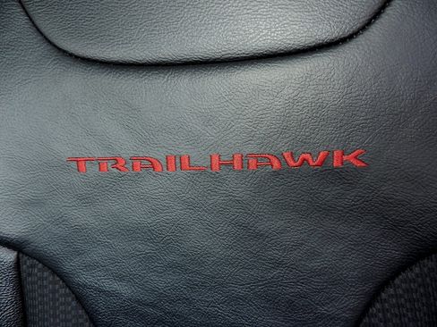 Used 2022 Jeep Compass Trailhawk w/ Trailhawk Convenience Group AWD/4WD image 19