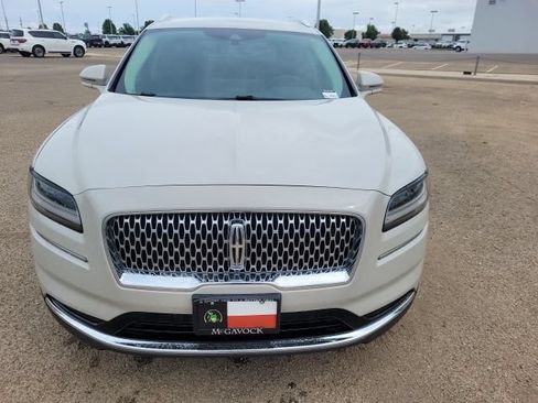 Used 2022 Lincoln Nautilus FWD w/ Premium Package image 3