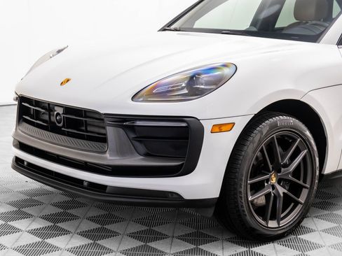 Certified 2023 Porsche Macan Turbo image 33