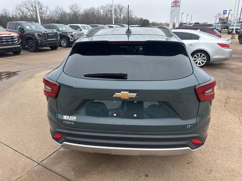 Used 2025 Chevrolet Trax LT image 4