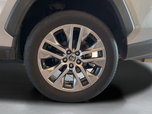Used 2020 Toyota RAV4 Limited FWD image 34